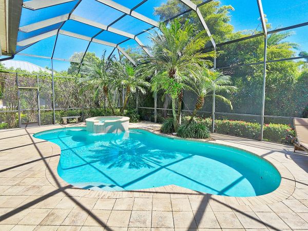 Private Caged Pool Naples Vacation Home Short Walk to Beach