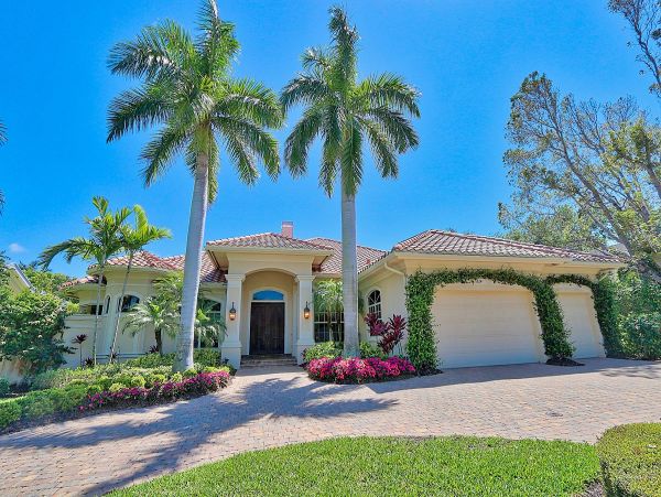 Private Caged Pool Naples Vacation Home Short Walk to Beach
