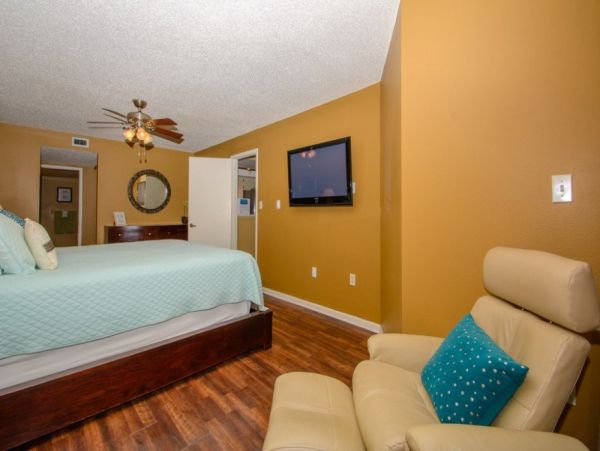 Amazing Ocean Views Two Bedroom Condo in Clearwater Beach