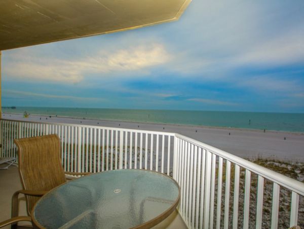 Amazing Ocean Views Two Bedroom Condo in Clearwater Beach