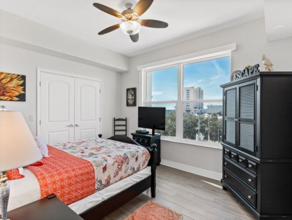 CLEARWATER 3 BEDROOM WITH WATER VIEW
