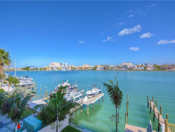 CLEARWATER 3 BEDROOM WITH WATER VIEW