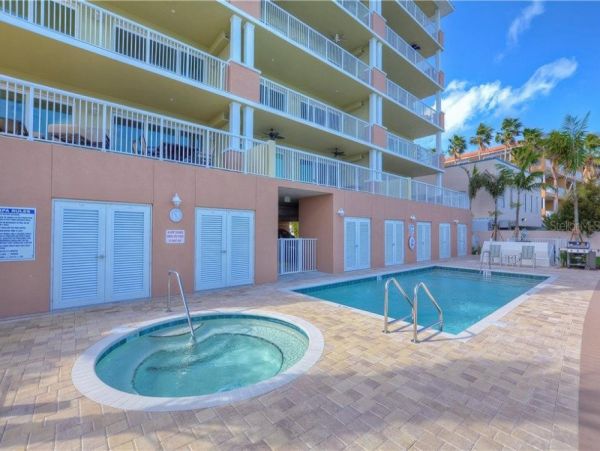 CLEARWATER 3 BEDROOM WITH WATER VIEW