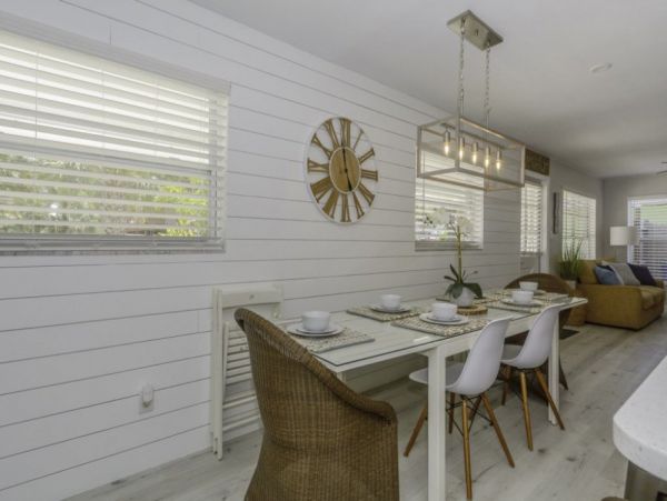 Four Bedroom Cottage with Pool, 2 blocks away from the Beach