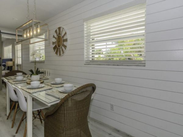Four Bedroom Cottage with Pool, 2 blocks away from the Beach