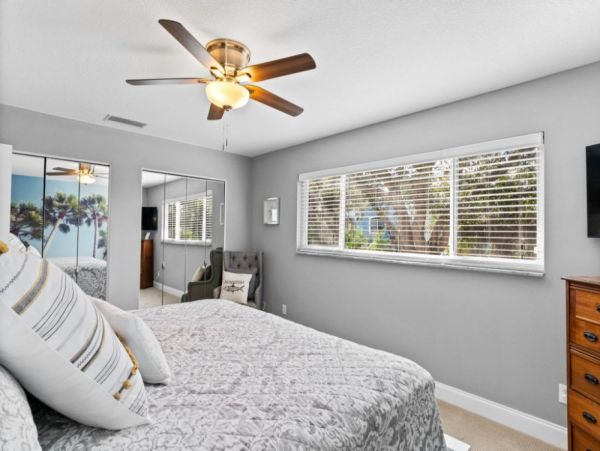 Indian Rocks Vacation Home Four Bedroom with Spa