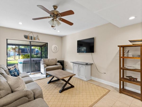 Indian Rocks Vacation Home Four Bedroom with Spa