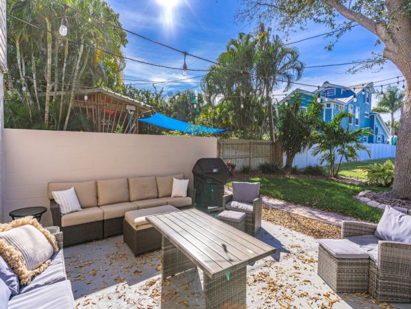Indian Rocks Vacation Home Four Bedroom with Spa