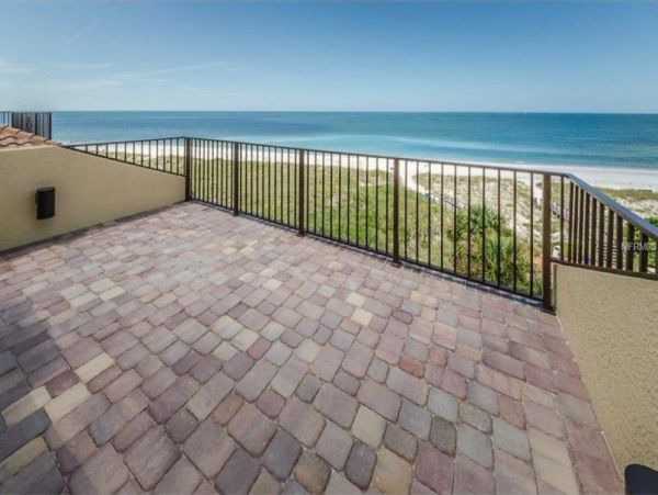 CLEARWATER BEACHFRONT HOME