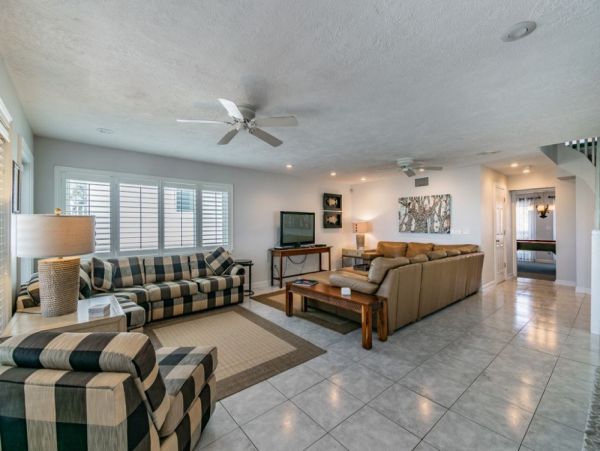 Clearwater Beachfront 5 Bedroom Vacation Getaway