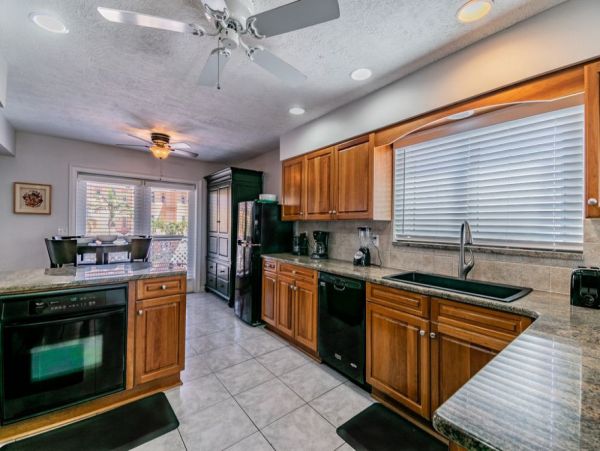 Clearwater Beachfront 5 Bedroom Vacation Getaway