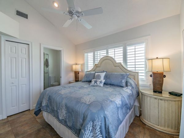 Clearwater Beachfront 5 Bedroom Vacation Getaway