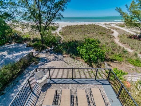 Clearwater Beachfront 5 Bedroom Vacation Getaway
