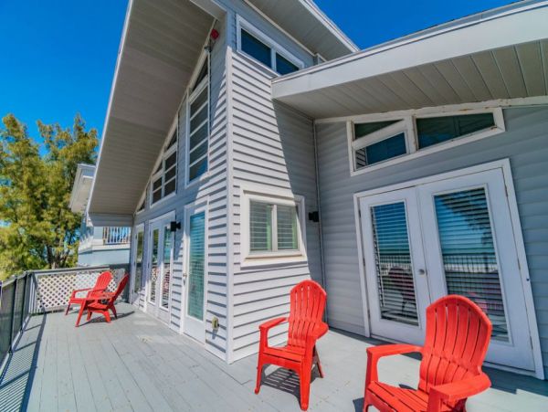 Clearwater Beachfront 5 Bedroom Vacation Getaway