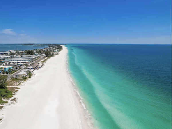 5 minute walk to Holmes Beach