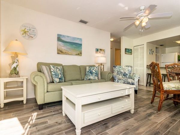 Bradenton Beach Two Bedroom Duplex Walk to Beach