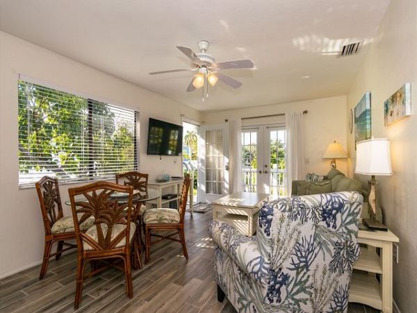 Bradenton Beach Two Bedroom Duplex Walk to Beach