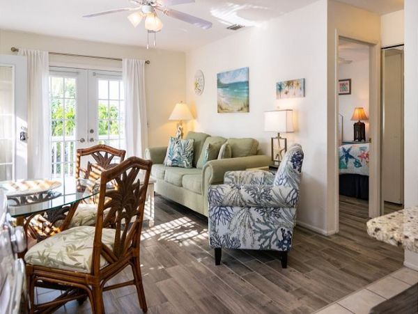 Bradenton Beach Two Bedroom Duplex Walk to Beach