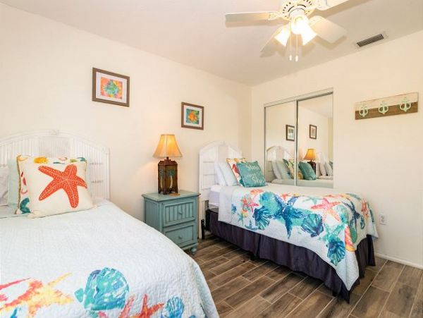 Bradenton Beach Two Bedroom Duplex Walk to Beach