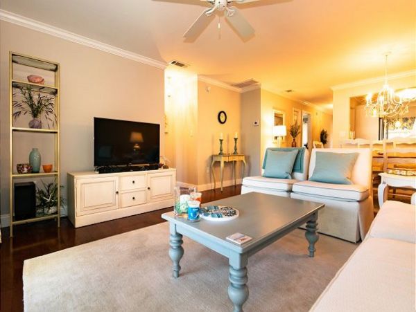 Five Min Walk to Beach Shopping & Dining NEW VACATION RENTAL!