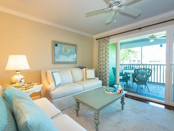 Five Min Walk to Beach Shopping & Dining NEW VACATION RENTAL!