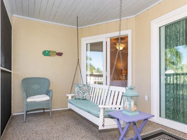 Five Min Walk to Beach Shopping & Dining NEW VACATION RENTAL!