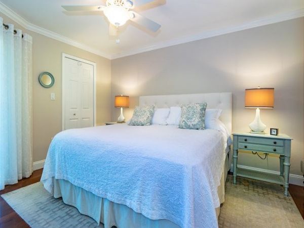 Five Min Walk to Beach Shopping & Dining NEW VACATION RENTAL!