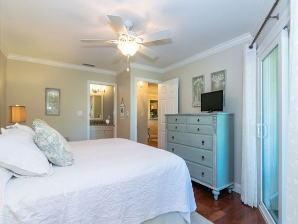 Five Min Walk to Beach Shopping & Dining NEW VACATION RENTAL!