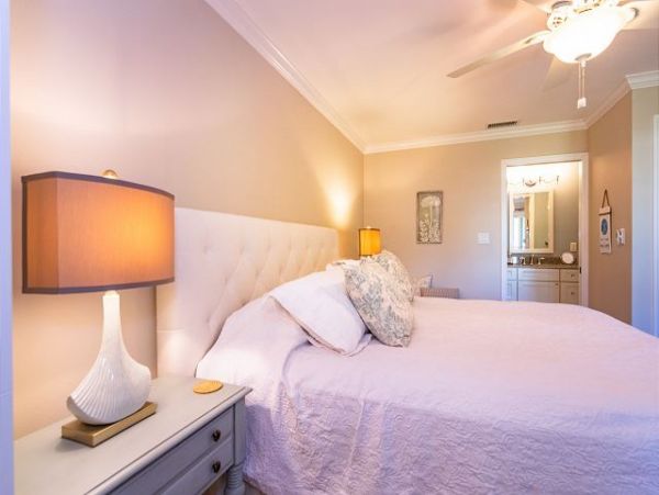 Five Min Walk to Beach Shopping & Dining NEW VACATION RENTAL!