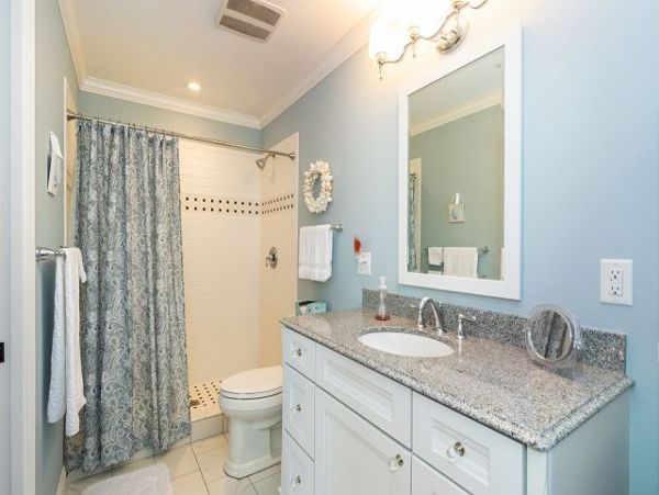 Five Min Walk to Beach Shopping & Dining NEW VACATION RENTAL!
