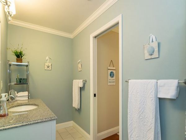 Five Min Walk to Beach Shopping & Dining NEW VACATION RENTAL!