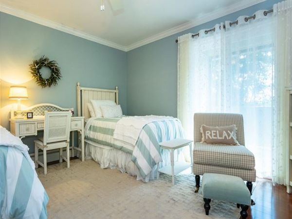 Five Min Walk to Beach Shopping & Dining NEW VACATION RENTAL!