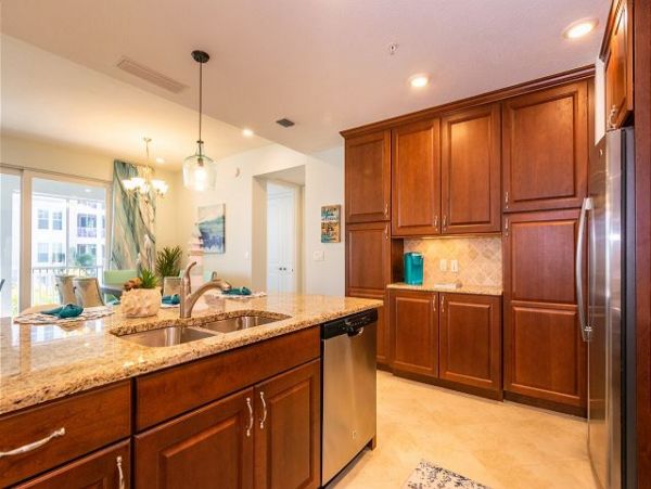 Two Bedroom Vacation Condo in Bradenton Communal Pool