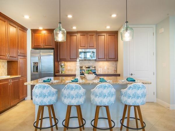 Two Bedroom Vacation Condo in Bradenton Communal Pool