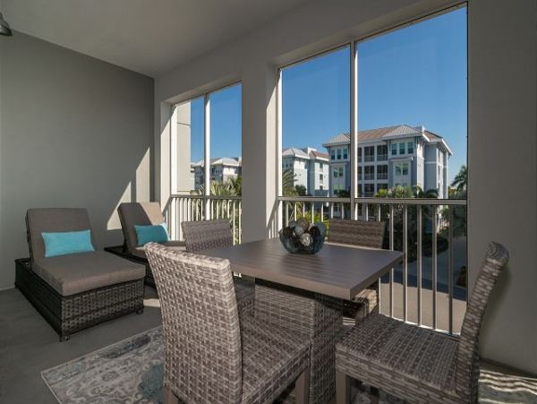 Two Bedroom Vacation Condo in Bradenton Communal Pool