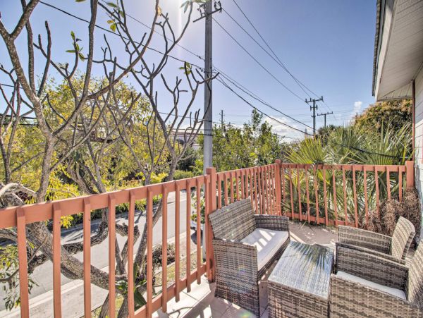 Beautiful Modern Interior 3 Bedroom Home 2 Mi to Palm Beach