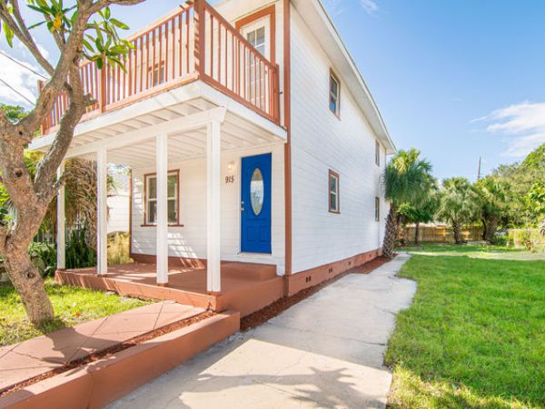 Beautiful Modern Interior 3 Bedroom Home 2 Mi to Palm Beach