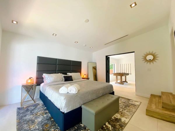 Private Pool Miami Beach Vacation Home Six Bedroom  14 Guest