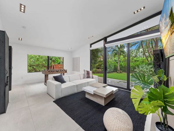 Private Pool Miami Beach Vacation Home Six Bedroom  14 Guest