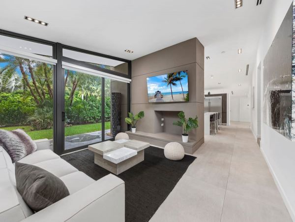 Private Pool Miami Beach Vacation Home Six Bedroom  14 Guest