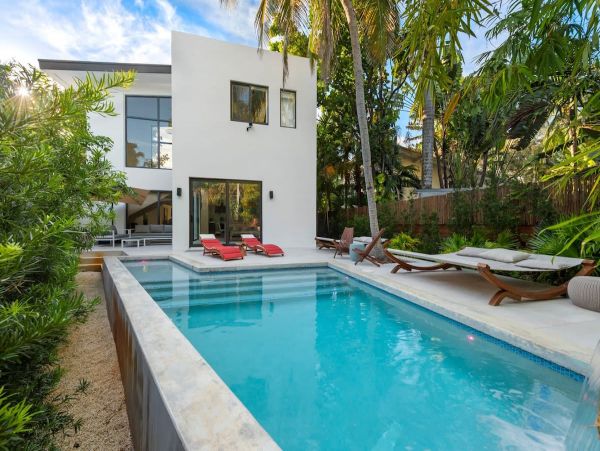 Private Pool Miami Beach Vacation Home Six Bedroom  14 Guest