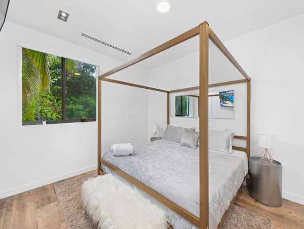 Private Pool Miami Beach Vacation Home Six Bedroom  14 Guest
