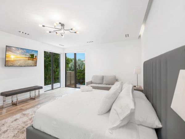 Private Pool Miami Beach Vacation Home Six Bedroom  14 Guest