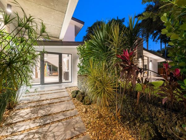Private Pool Miami Beach Vacation Home Six Bedroom  14 Guest
