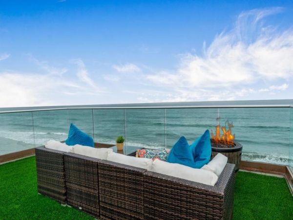 On Beach Oceanside Vacation Home Twelve Bedrooms