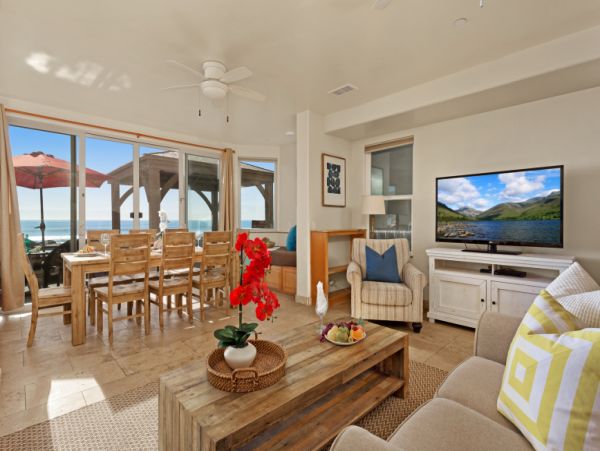 On Beach Oceanside Vacation Home Twelve Bedrooms