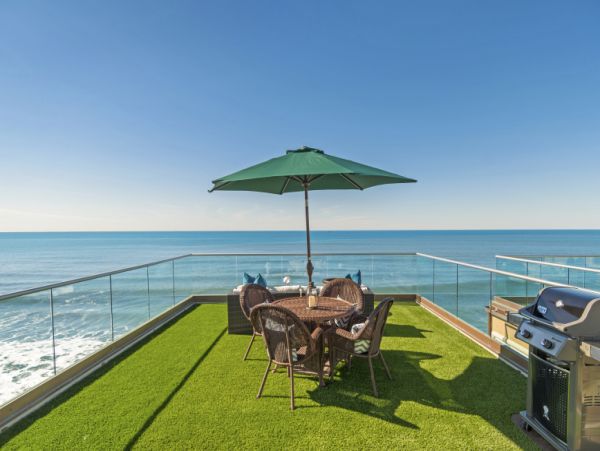 On Beach Oceanside Vacation Home Twelve Bedrooms