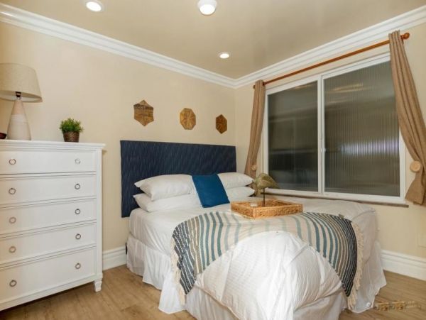 On Beach Oceanside Vacation Home Twelve Bedrooms
