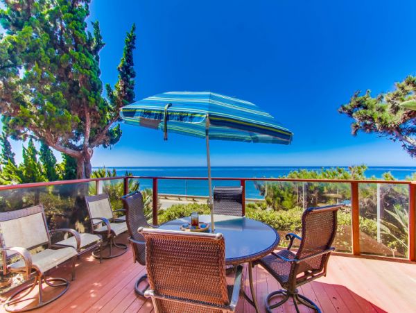 Fantastic Vacation Home with Pool & Spa Located On Beach