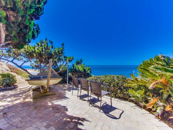 Fantastic Vacation Home with Pool & Spa Located On Beach